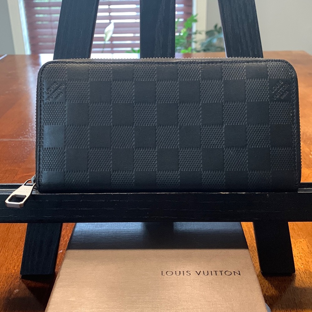 NWOT Gorgeous Authentic Louis Vuitton Damier Infini Zipper Wallet